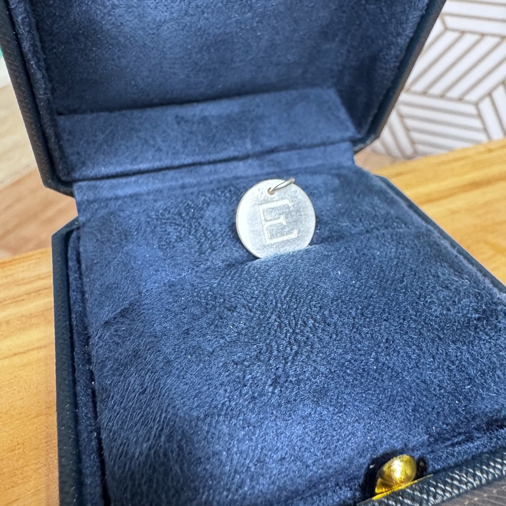 Silver Initial 'E' Pendant - image 3